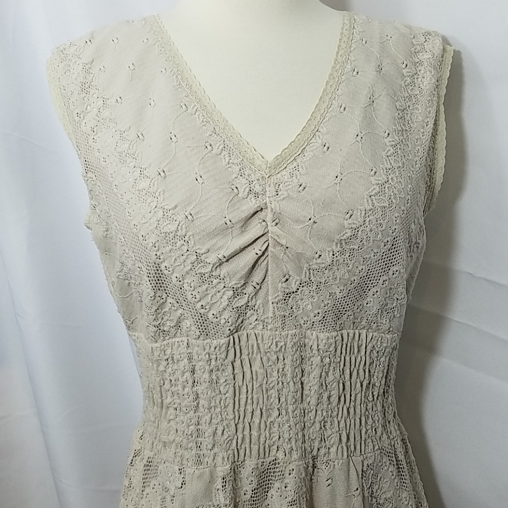 Rabbit Rabbit Rabbit Beige Lace Sleeveless Dress - Picture 2 of 8
